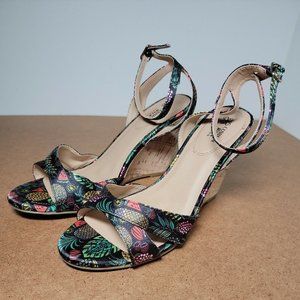 CUSHION WALK BY AVON FLORAL FRUITY PRINT WOMENS WEDGE HEELS SIZE 7
